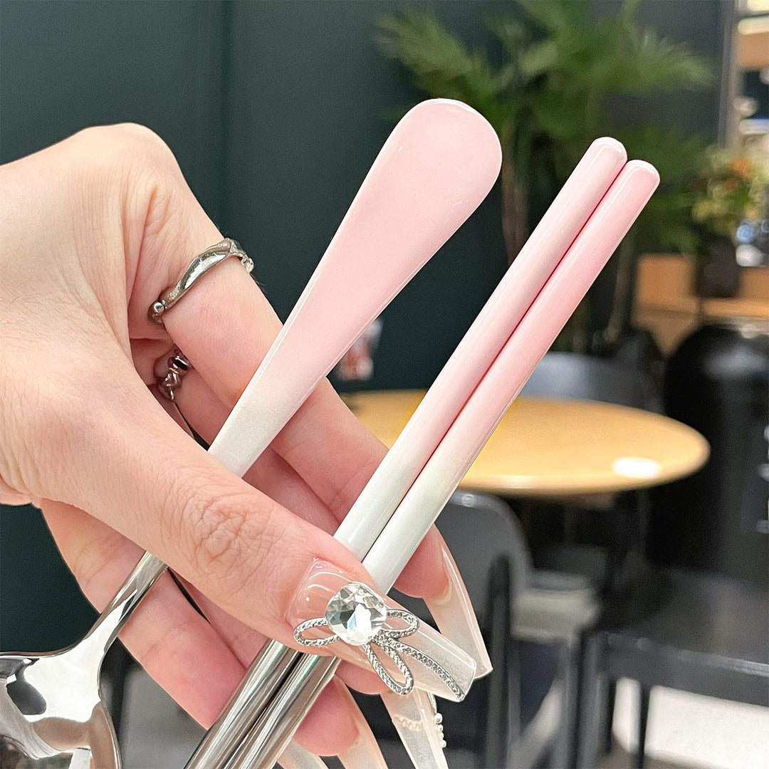 Portable cutlery set in hygienic storage box Kalsten