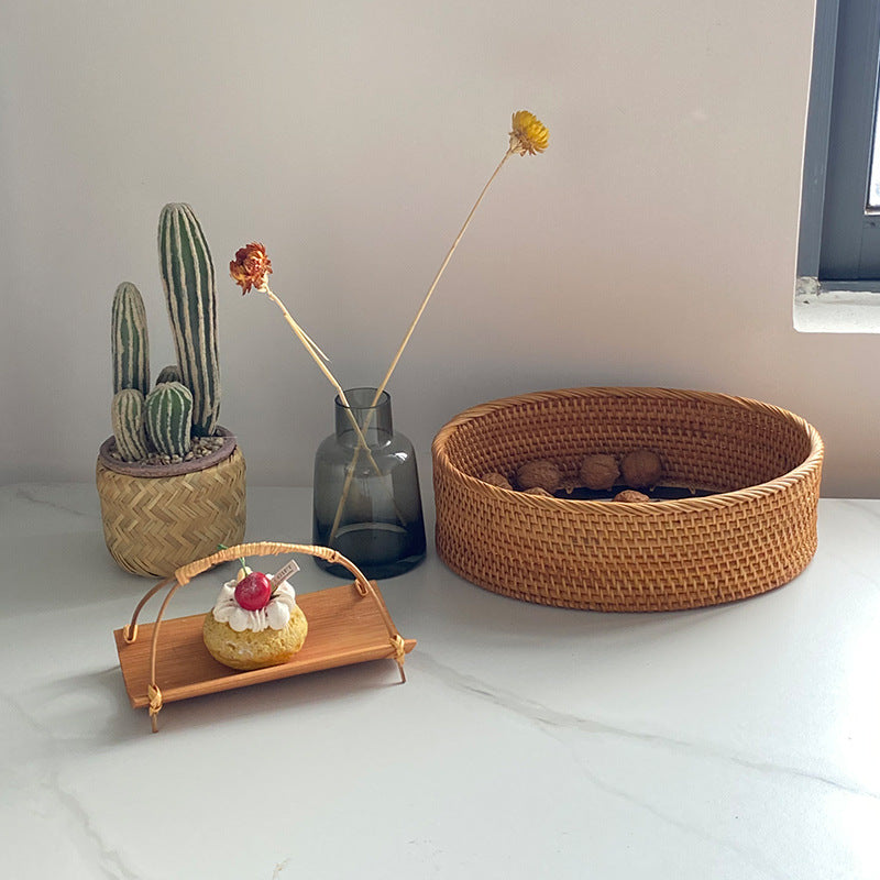 Rustic serving basket with floral details Kalsten