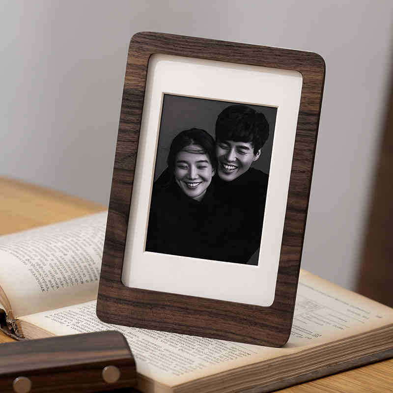 Modern Elegant Photo Frame