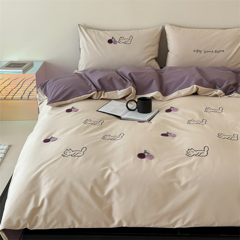 Embroidered reversible bedding set made of cotton satin with cat and cherry motif