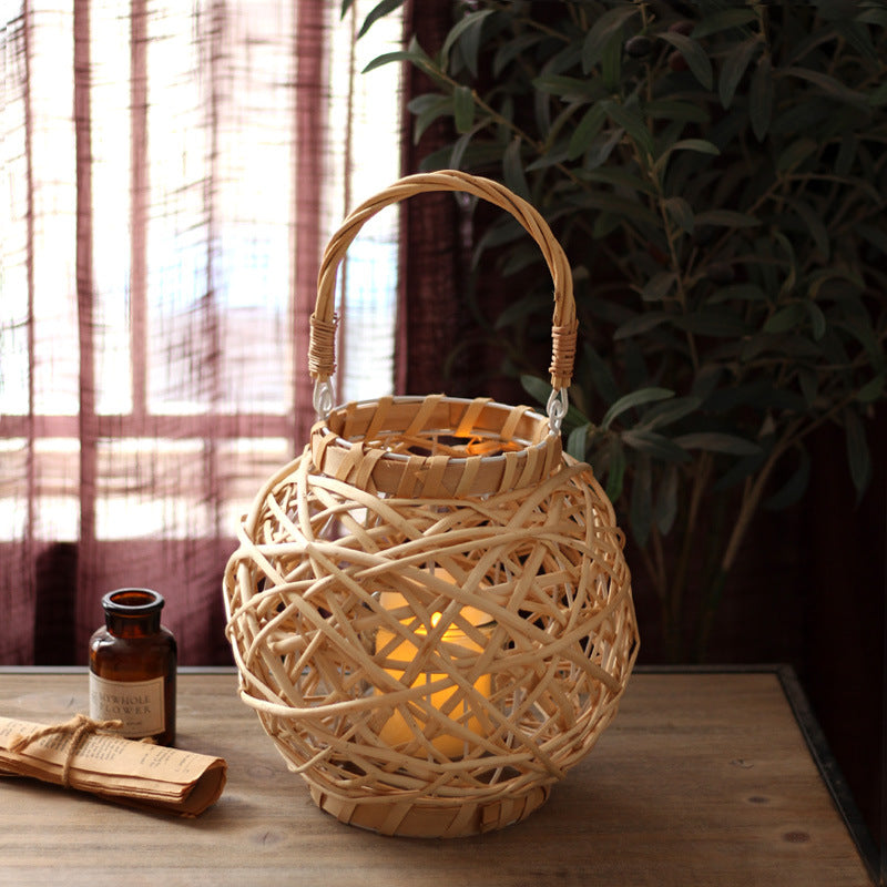 Decorative lantern made of woven natural material Kalsten
