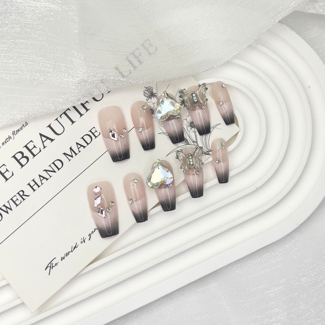 Artistic Press-On Nail Art Set with Elegant Rhinestone and Floral Accents