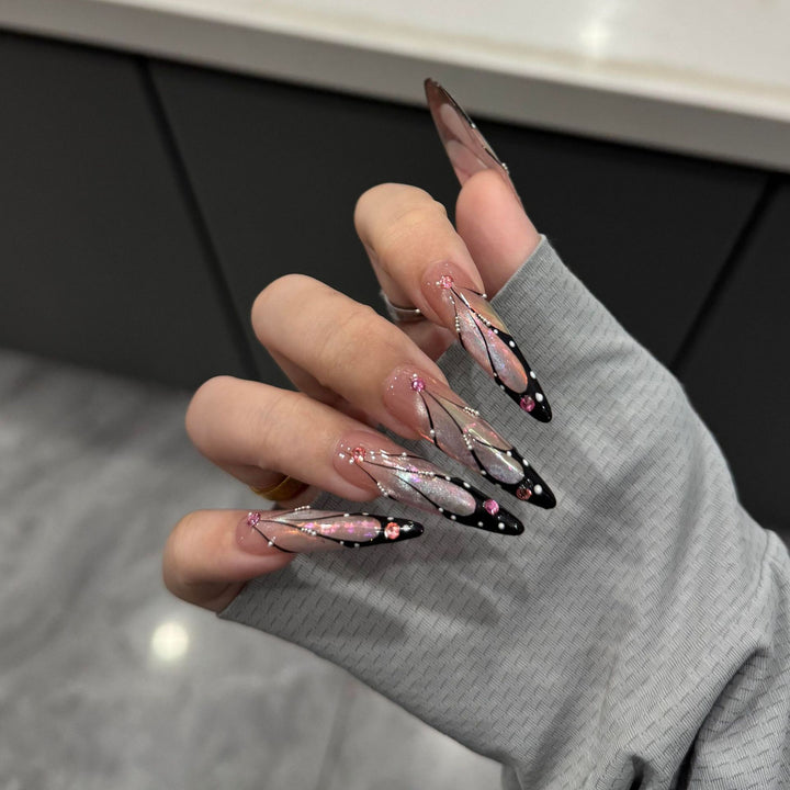Artifical nail tips with elegant designs and glitter accents Kalsten