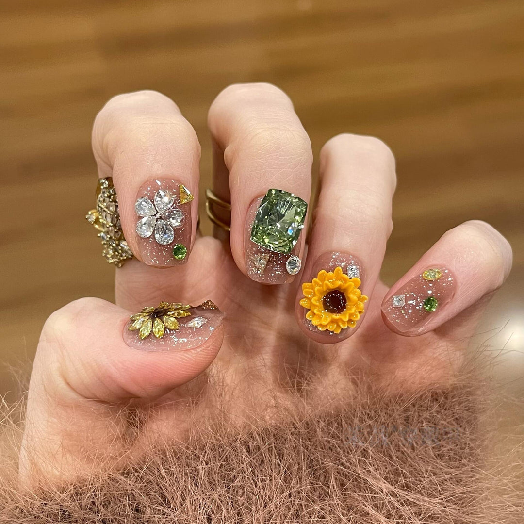Artificial nails with sparkling appliqués and floral designs Kalsten