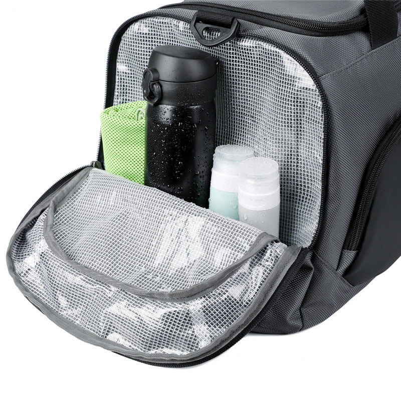 Unisex sporty travel bag with reinforced bottom and ventilation compartments Kalsten