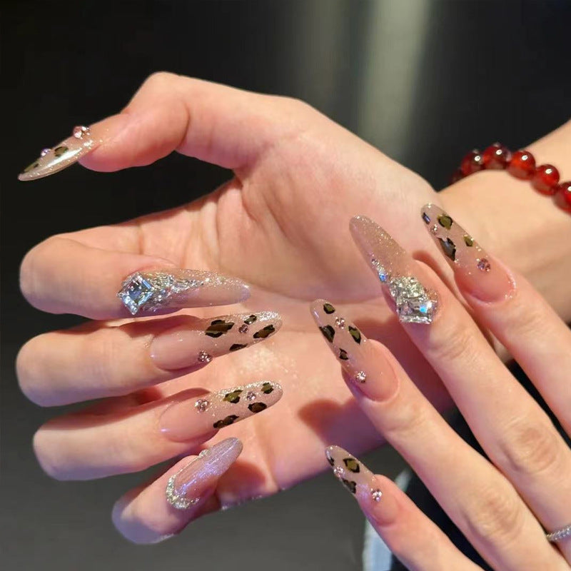 Glamorous artificial nail set with fun leopard pattern and glittering accents Kalsten