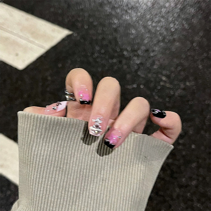 Artful nail art with glitter details Kalsten