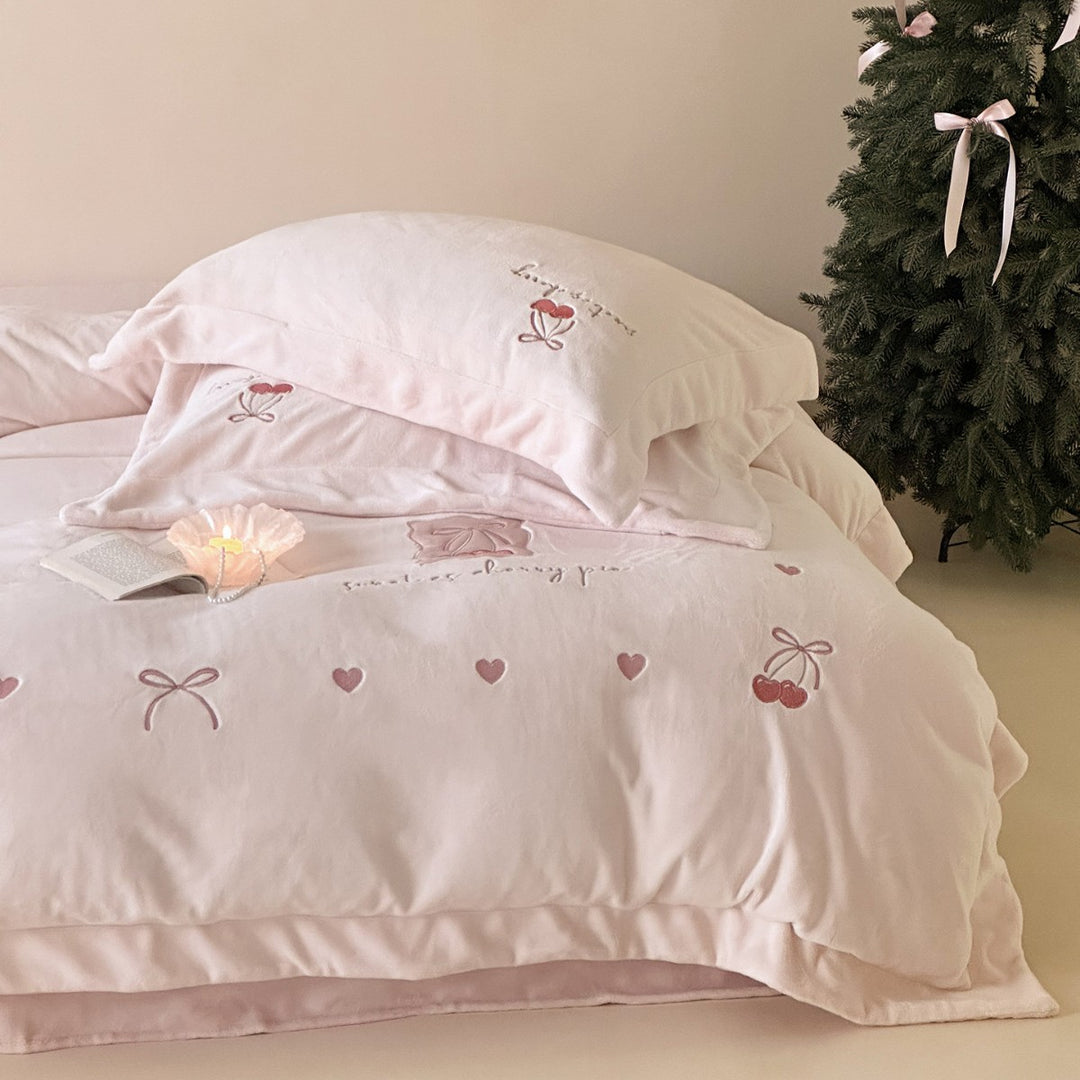 Romantic cotton flannel bedding set with cherry embroidery