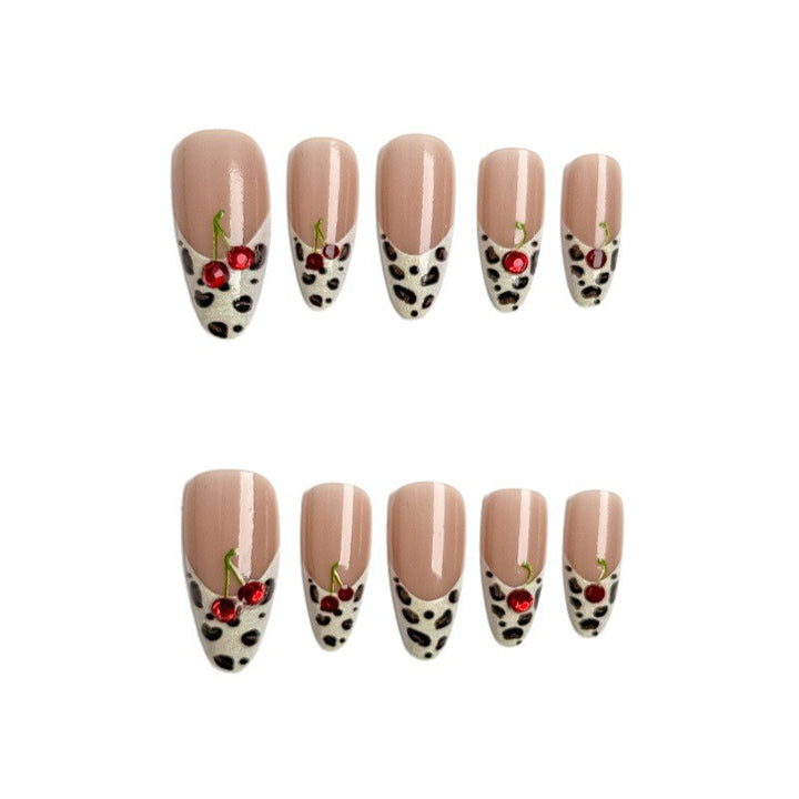 Glamorous artificial nails in leopard look Kalsten