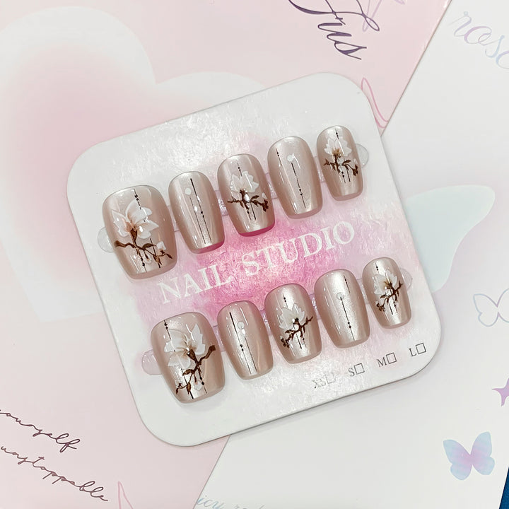 Artful and elegant nail tips Kalsten