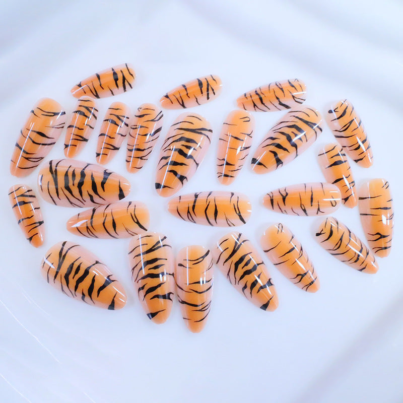 Detailed Tiger-Print Nail Art Kalsten
