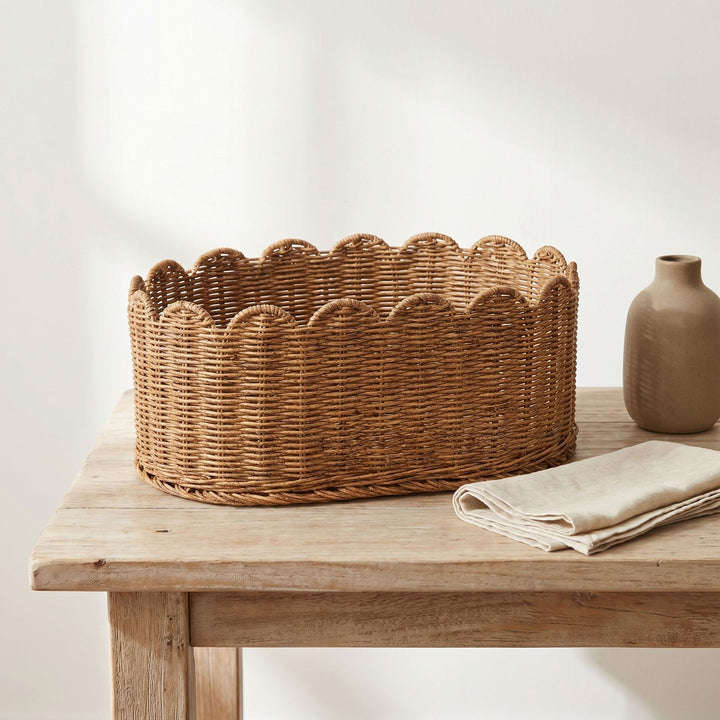 Rustic storage basket made of woven natural material Kalsten