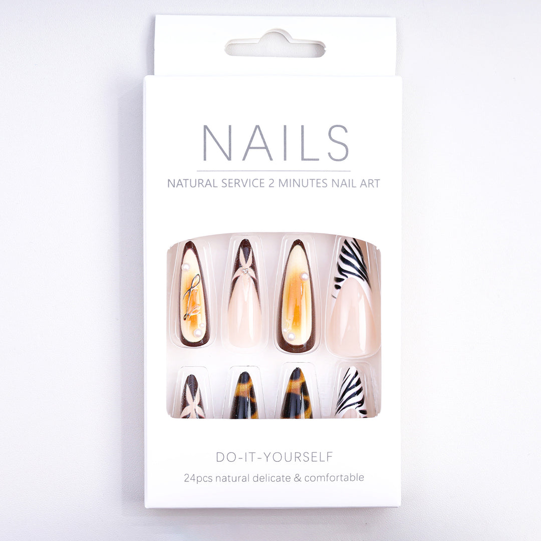 Artificial Nails in Elegant Natural Design Kalsten