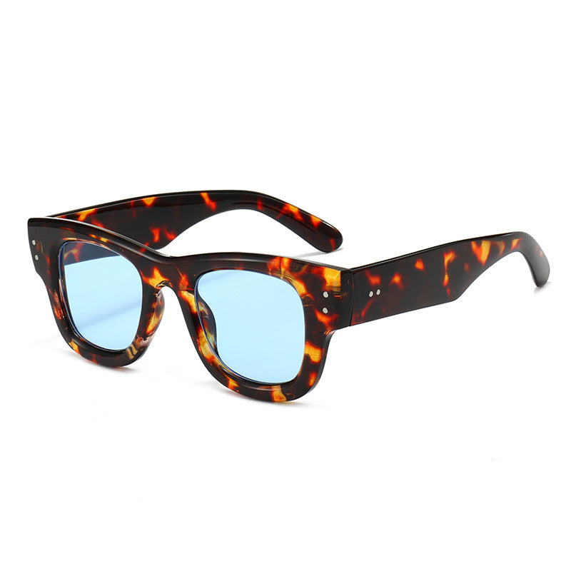 Retro-Influenced Bold Frame Sunglasses Kalsten
