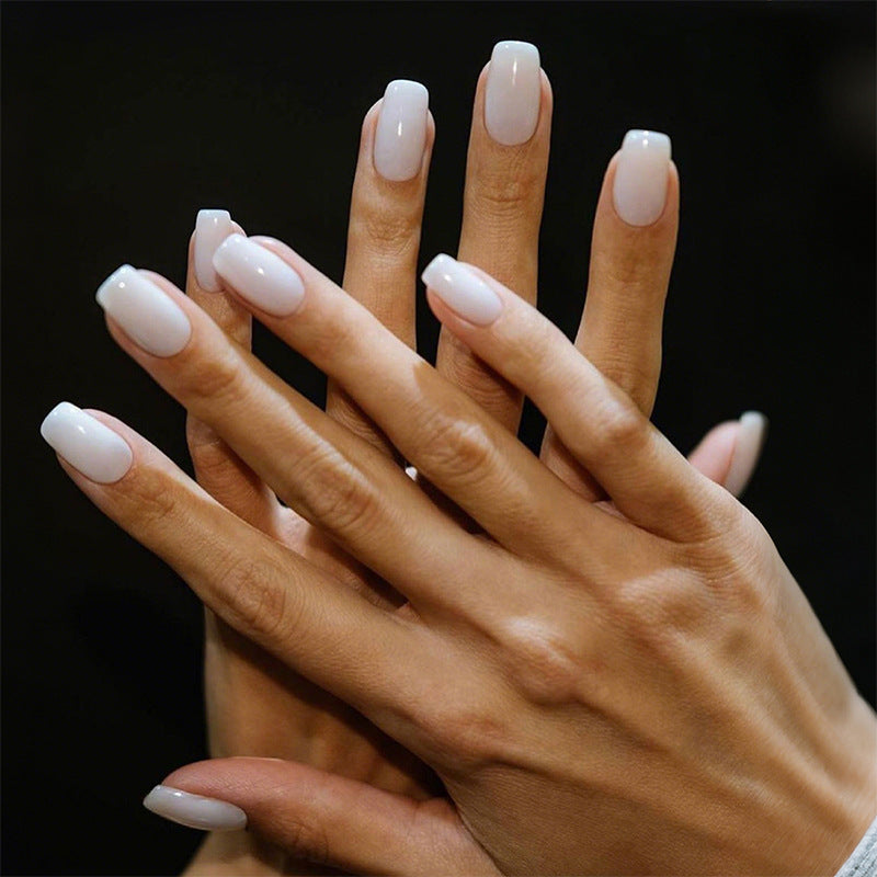 Elegant Press-On Nail Set with Stylish French Tip Design Kalsten