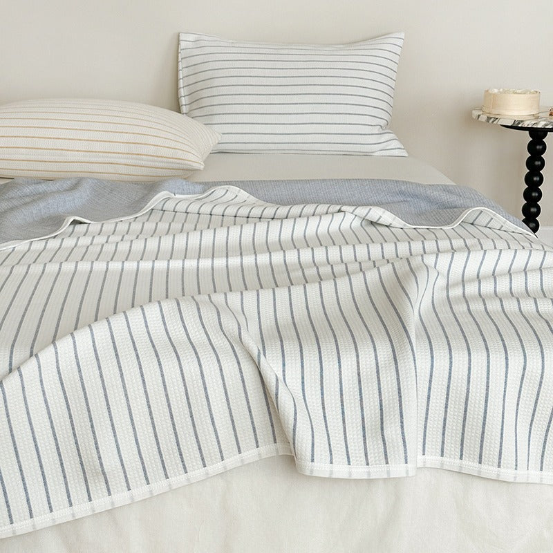 Reversible jacquard-knit blanket with fine stripes & matching pillowcase set