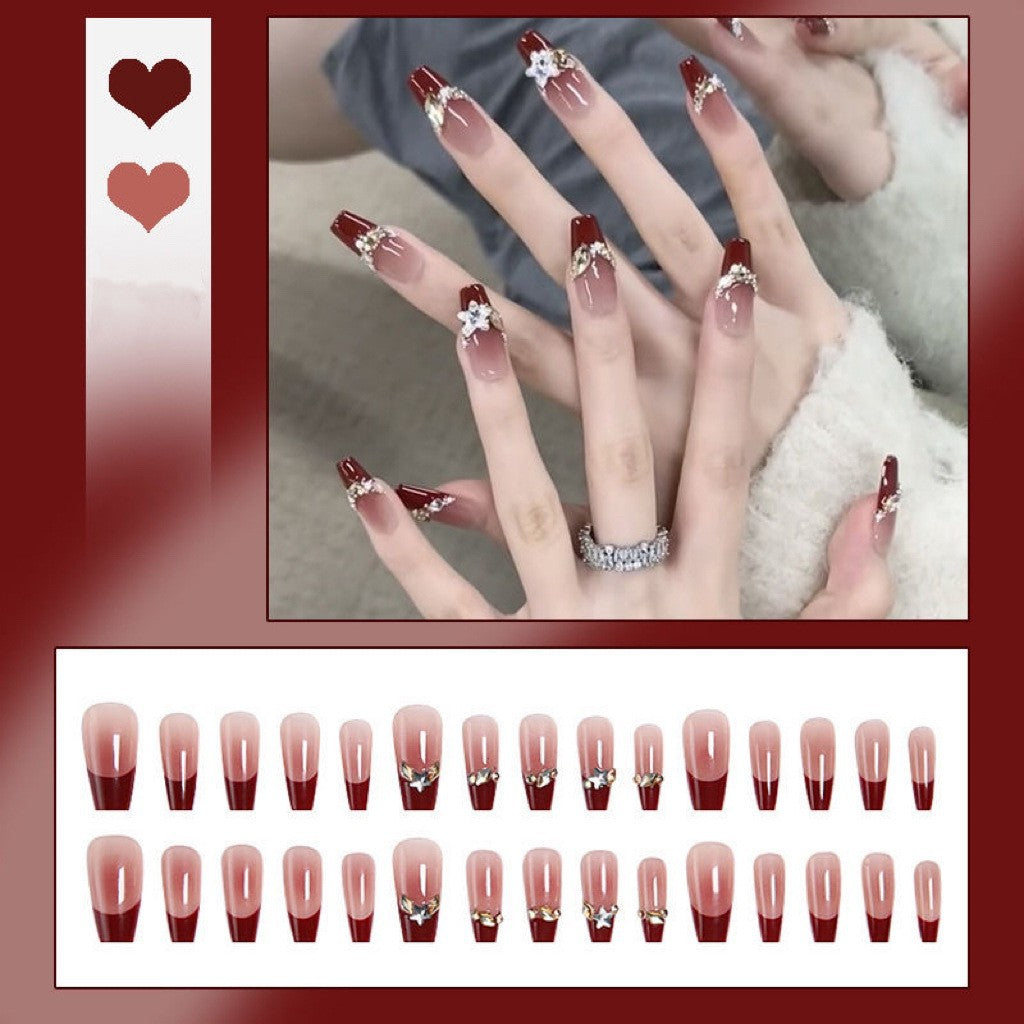 Glamorous nail art with pearls and glitter Kalsten