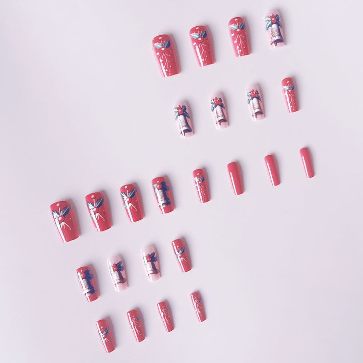 Artificial nail set with festive Christmas design and glitter details Kalsten