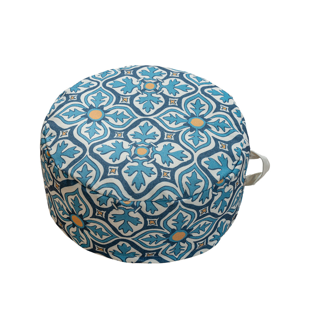 Round seat pouf with woven jacquard structure and practical carrying handle Kalsten