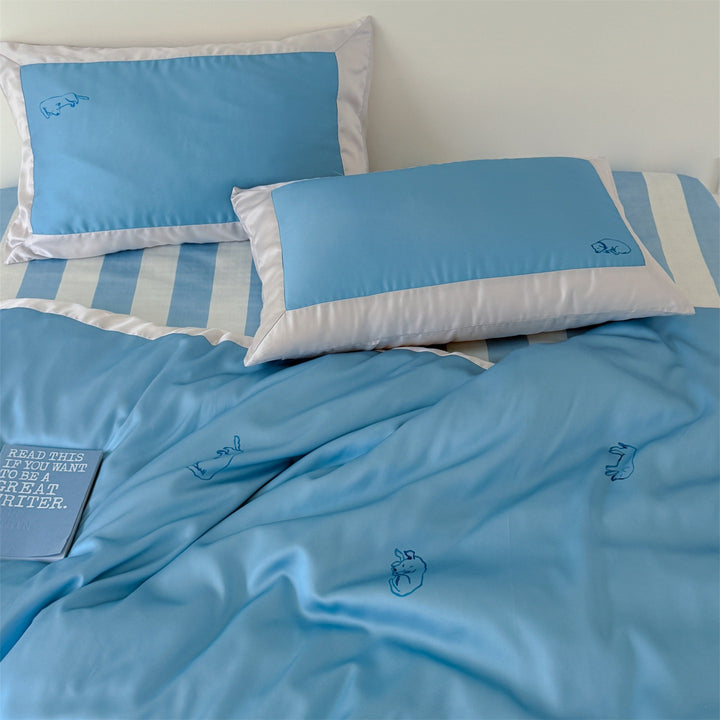 Luxurious duvet cover set made of cotton satin with embroidered dog motif and decorative pillow trim
