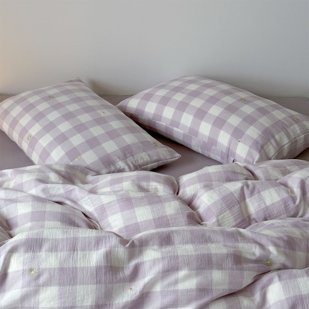 Duvet cover set made of lightweight cotton muslin featuring a checked texture and decorative embroidery design