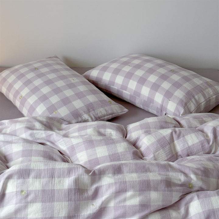 Duvet cover set made of lightweight cotton muslin featuring a checked texture and decorative embroidery design