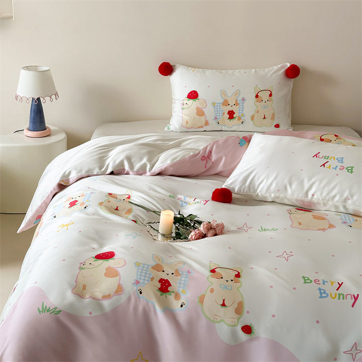 Children's bedding set with pompom corners and playful animal and heart print