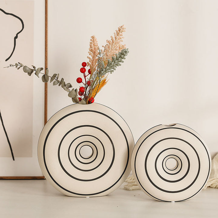 Modern and stylish ceramic vase Kalsten