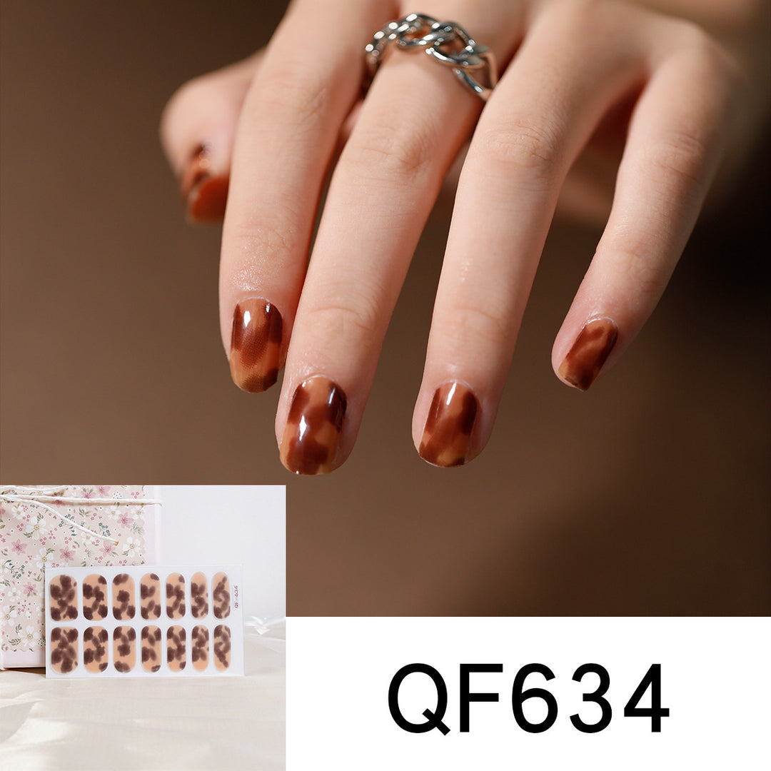 Artificial nail design with heart motif Kalsten