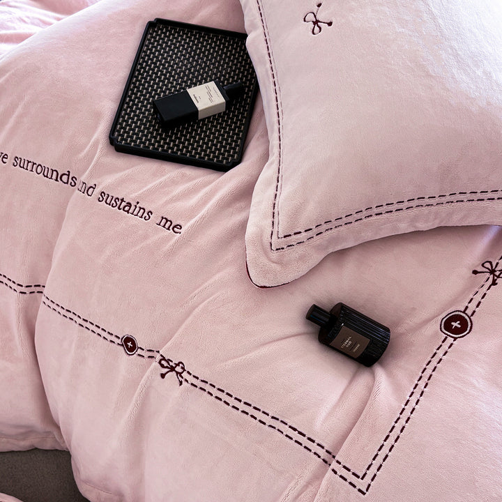 High-pile microfiber bedding set with embroidered button and decorative seam
