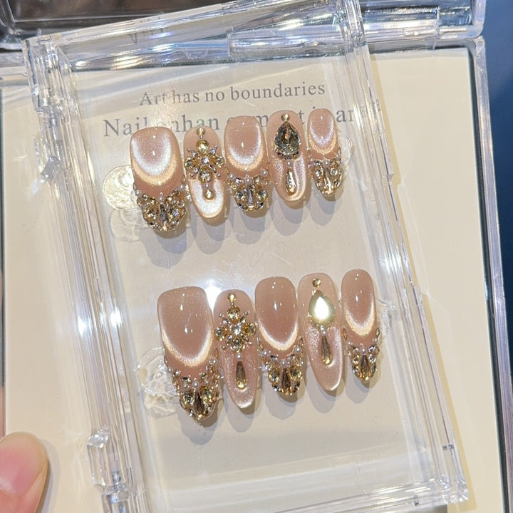 Glamorous artificial nails with glitter details Kalsten