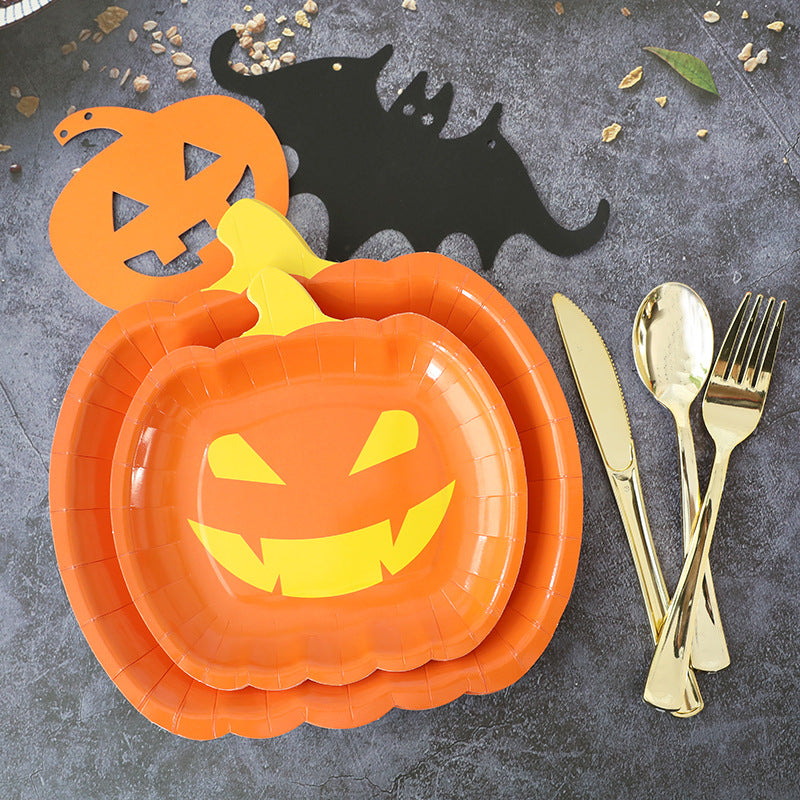 Pumpkin-shaped paper plate for Thanksgiving