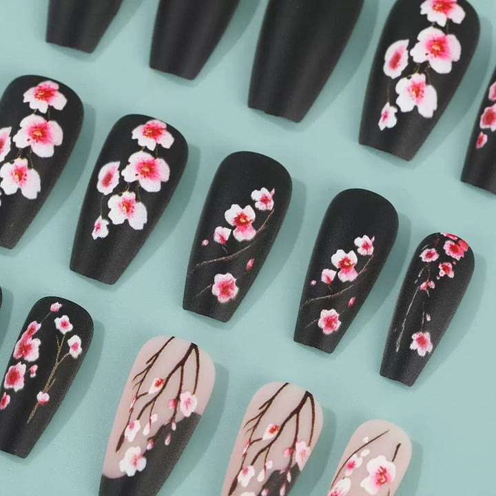 Artificial nail set with floral accents and matte finish Kalsten