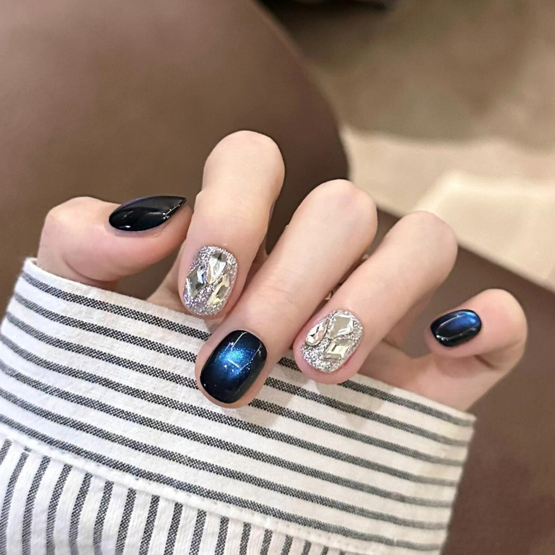 Creative artificial nails with shimmering effects Kalsten