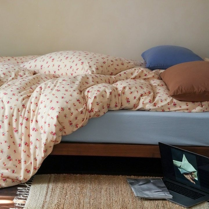 Floral Reversible Duvet Cover Set made of Cotton Mix with Fitted Sheet
