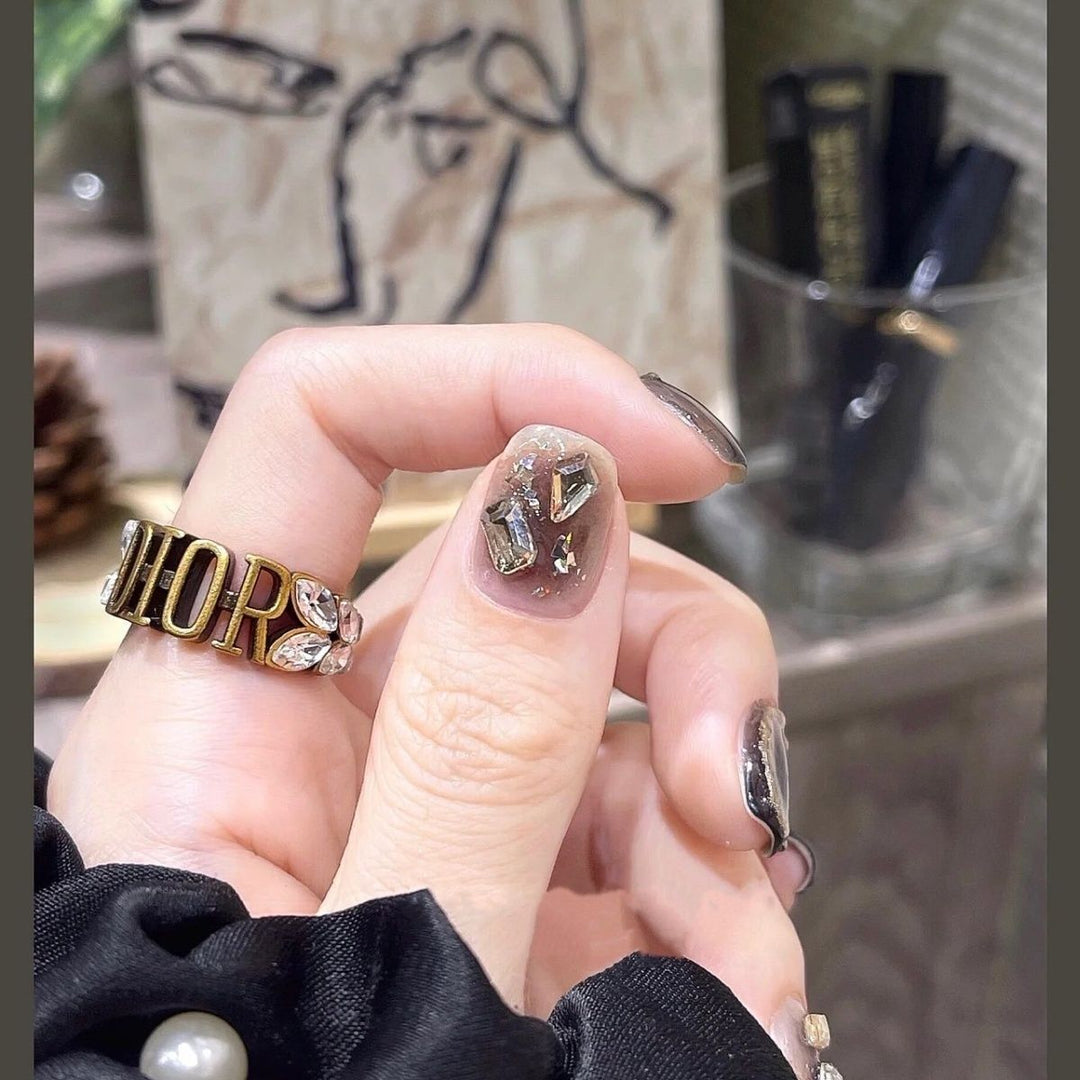 Artistic Nail Art Press-On Set Kalsten