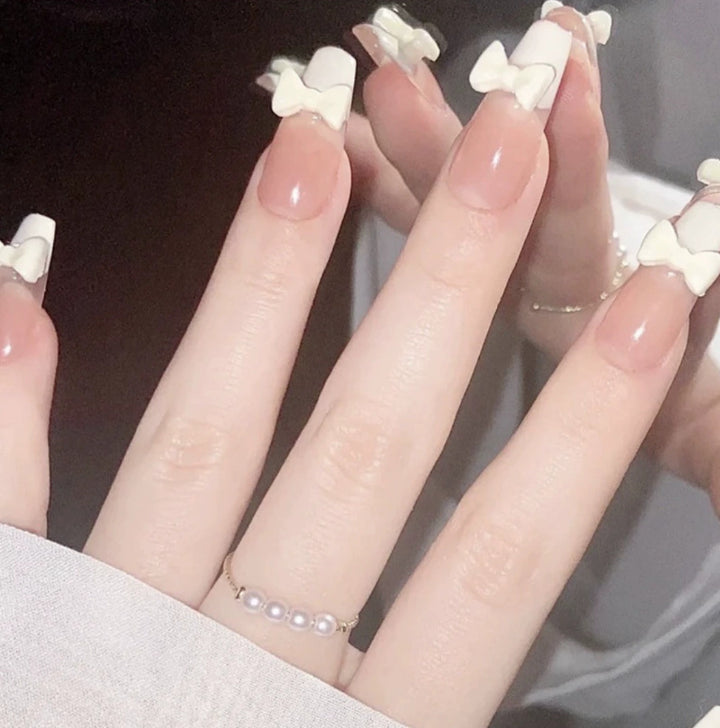 Elegant nail design with pearl embellishment Kalsten