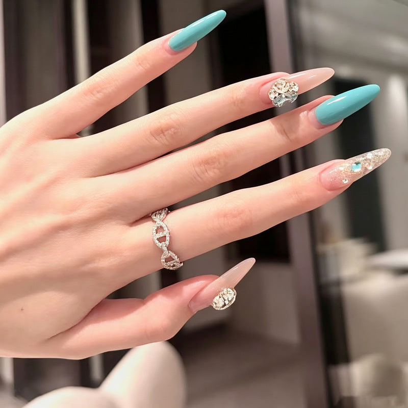 Artificial nail set with glamorous 3D applications and sparkling design Kalsten