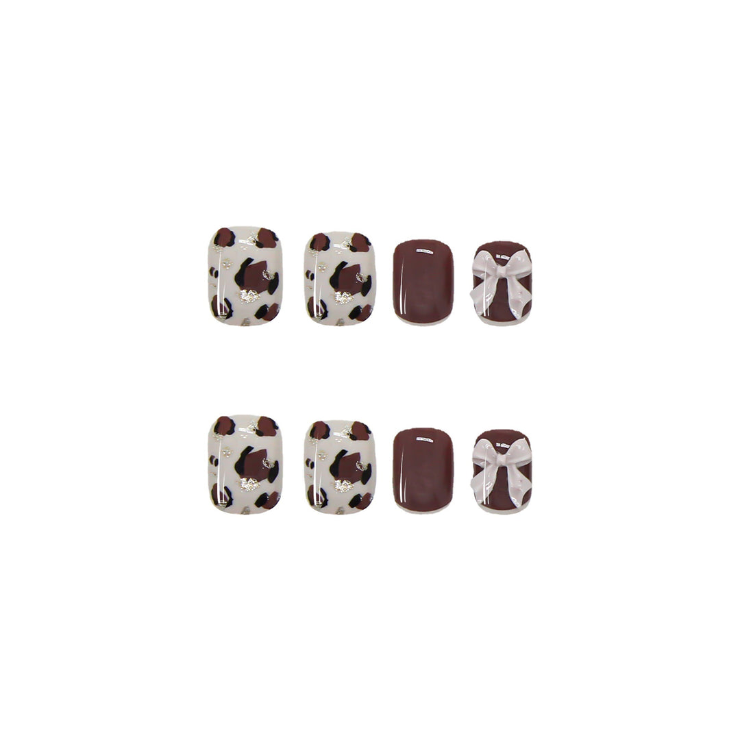 Artful nail tips with elegant foil decorations Kalsten