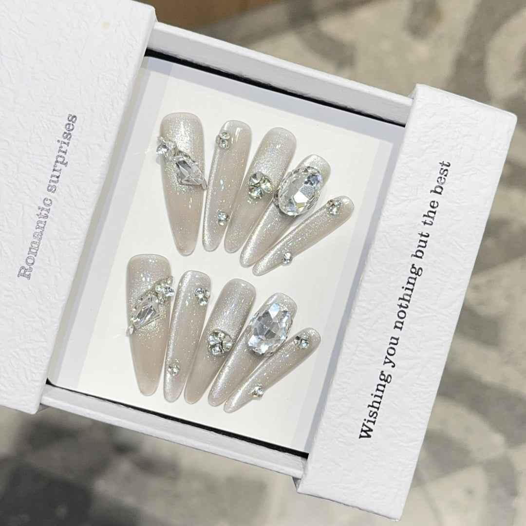 Artificial nails with Sparkling Rhinestone details Kalsten