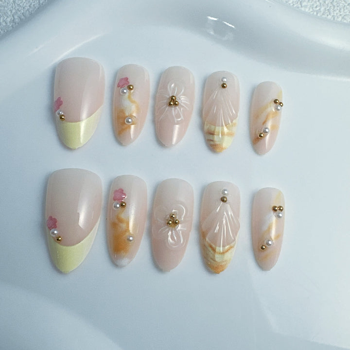 Artificial nails with floral and modern accents Kalsten