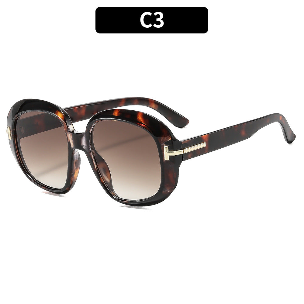 Oversized Cat-Eye Sunglasses with Chic Decorative Accents