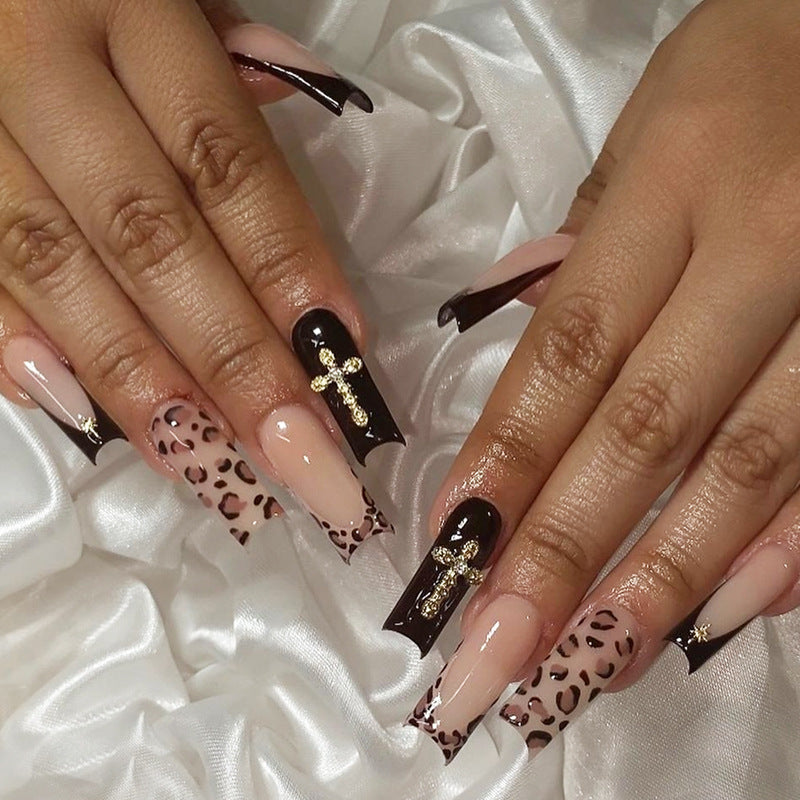 Artificial nail set with aesthetic accents and elegant designs Kalsten