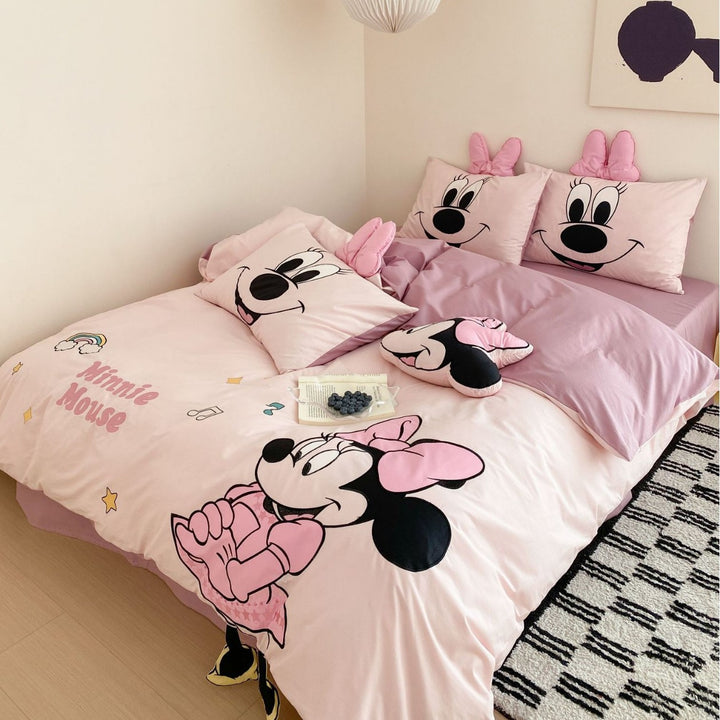Children's bedding set with three-dimensional tiger applique and ear pillow