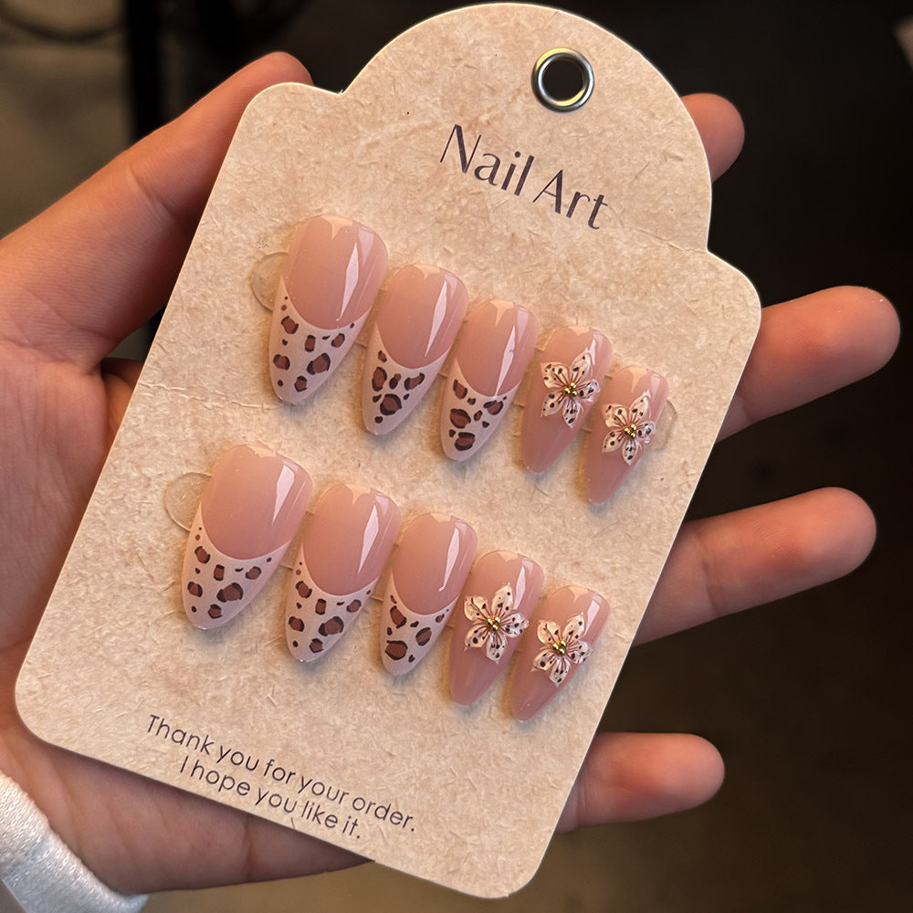 Artistic Floral-Embossed Press-On Nails Kalsten