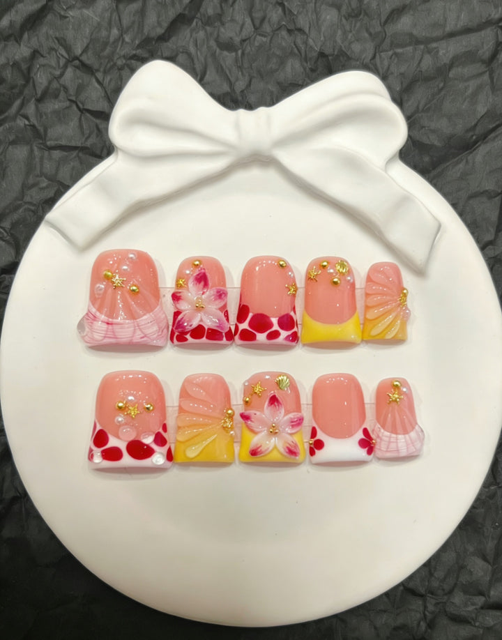 Artistic Press-On Nail Set with Elegant Floral Accents