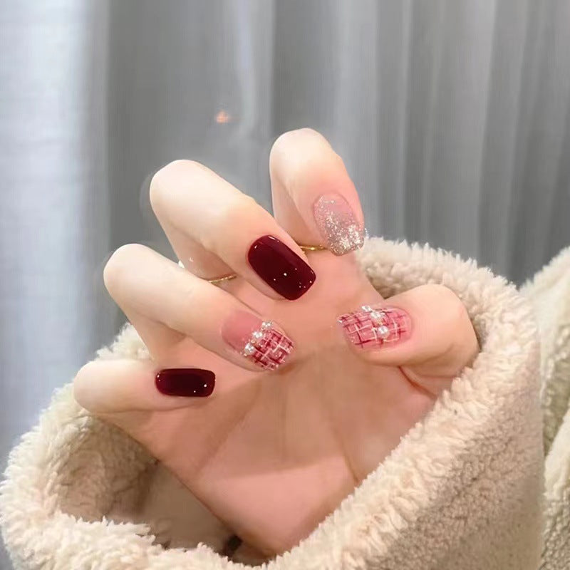 Artfully designed nail art Kalsten