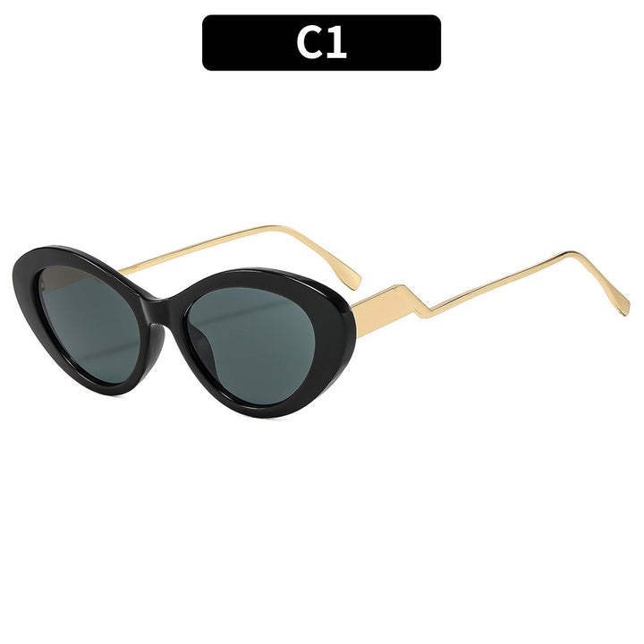 Elegant Retro Cat-Eye Sunglasses with Stylish Gold Accents
