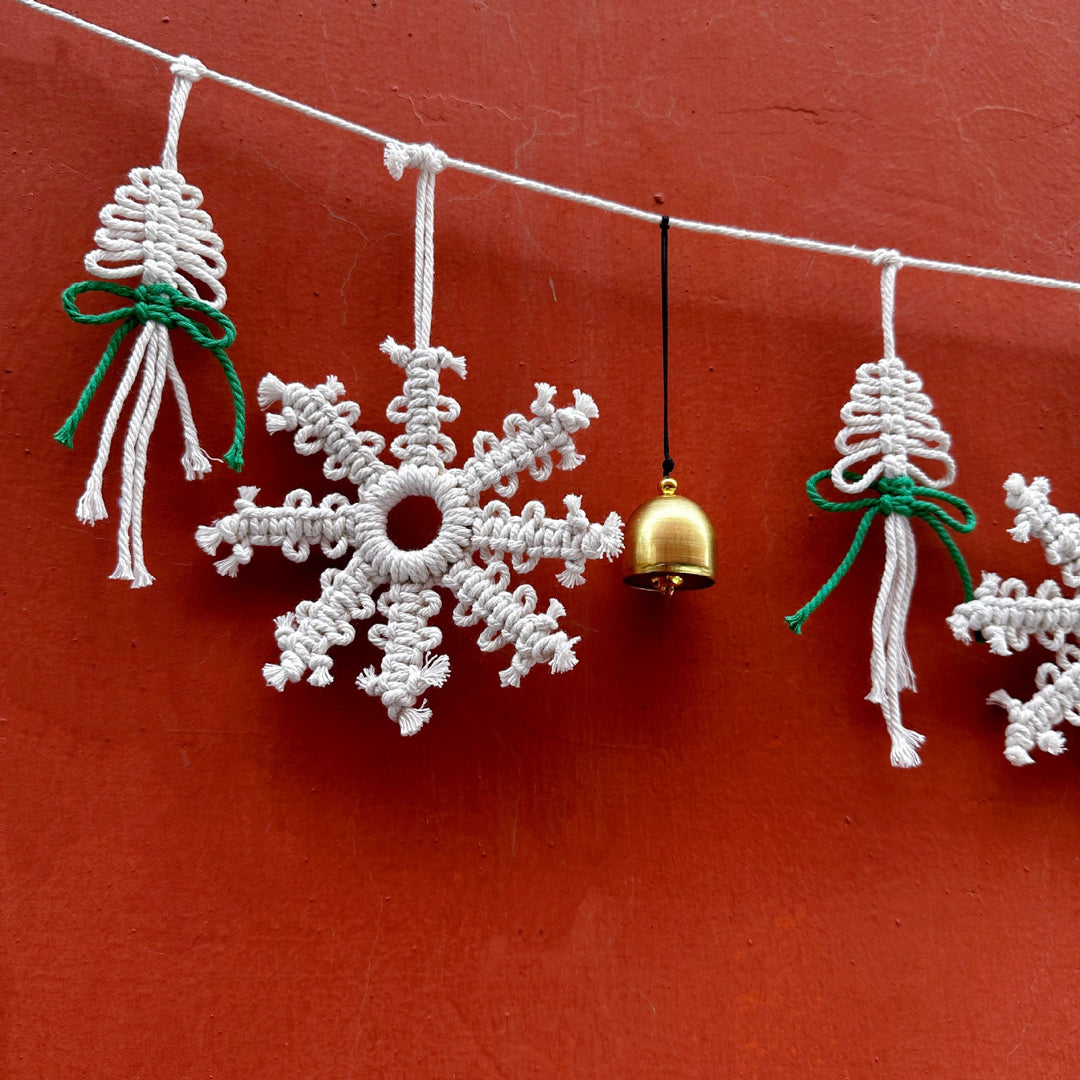 Decorative Snowflake Garland Kalsten