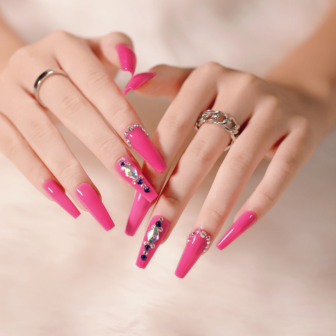 Elegant Nail Art with Glitter Decoration Kalsten